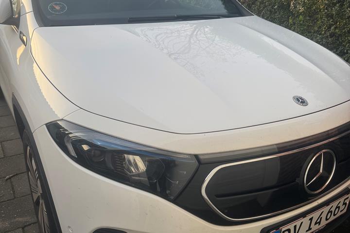 Hvid Mercedes EQA fra 2022
