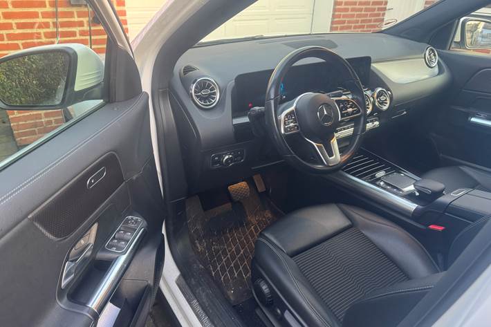 Hvid Mercedes EQA fra 2022