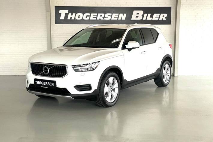 Hvid Volvo XC40 fra 2020 set udefra