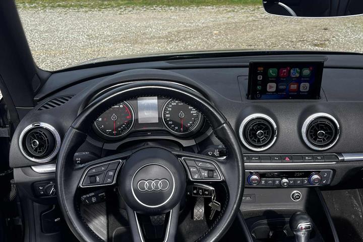 Grå Audi A3 Cabriolet fra 2020