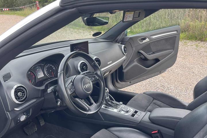 Grå Audi A3 Cabriolet fra 2020