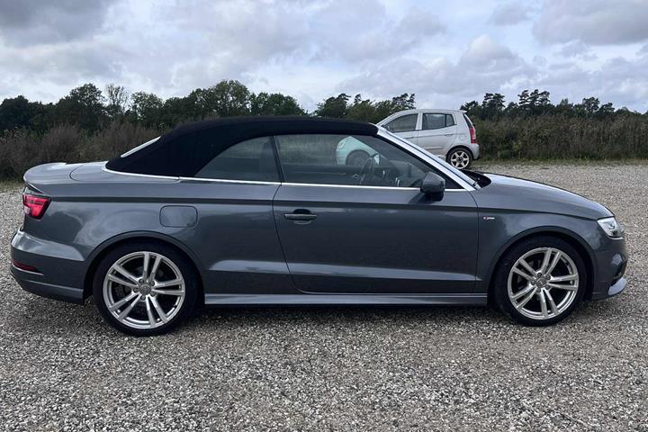 Grå Audi A3 Cabriolet fra 2020