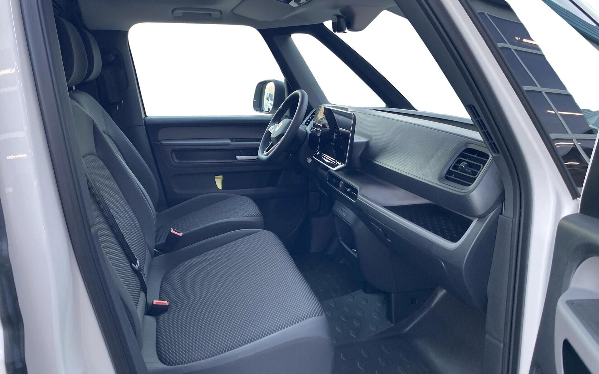 Hvid VW ID.Buzz Cargo fra 2025 set indefra