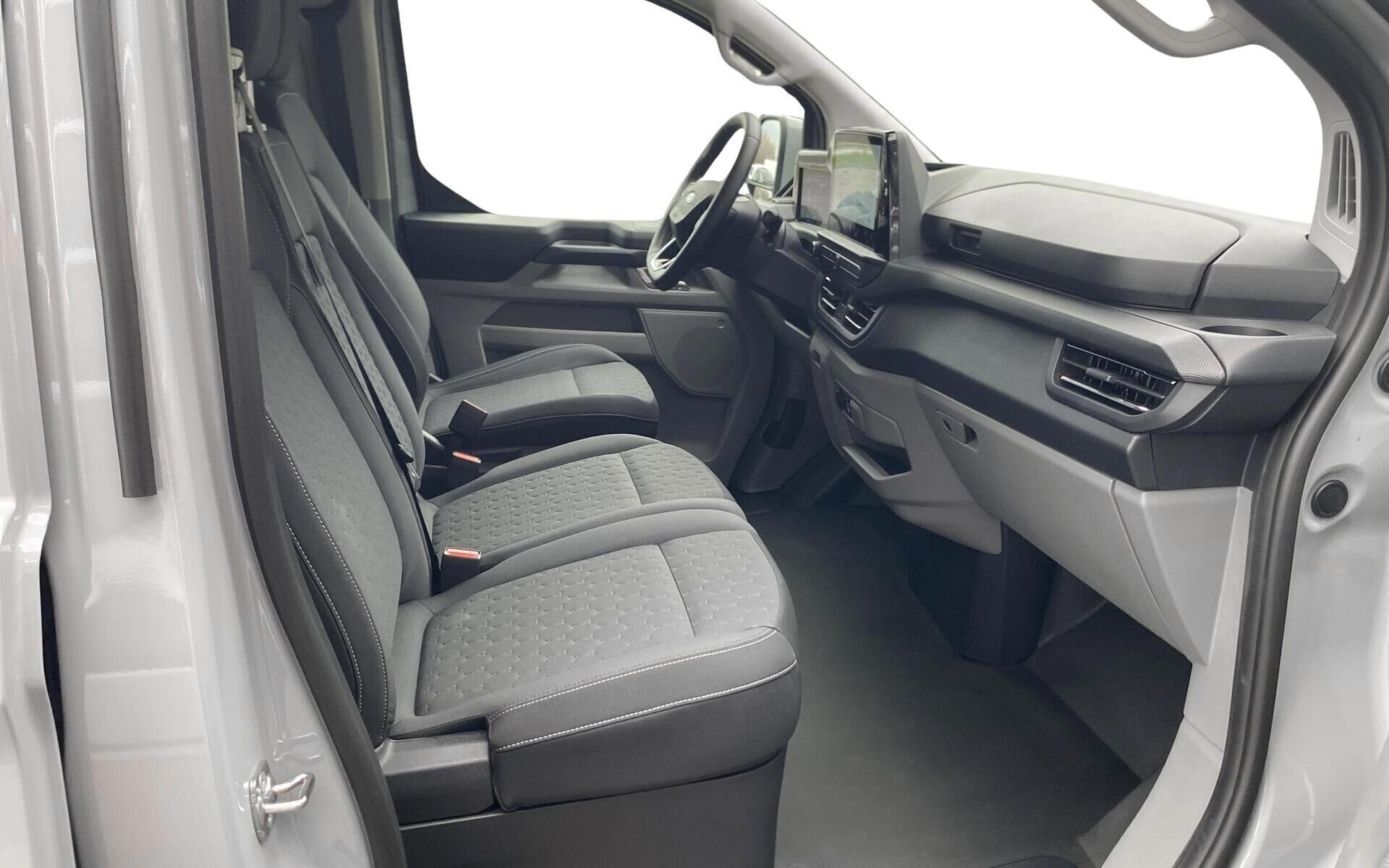 Grå Ford E-Transit Custom fra 2025