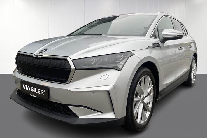 Sølv Skoda Enyaq iV fra 2021 set udefra