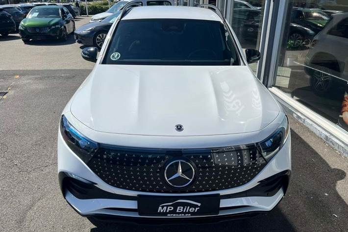 Hvid Mercedes EQB300 fra 2024