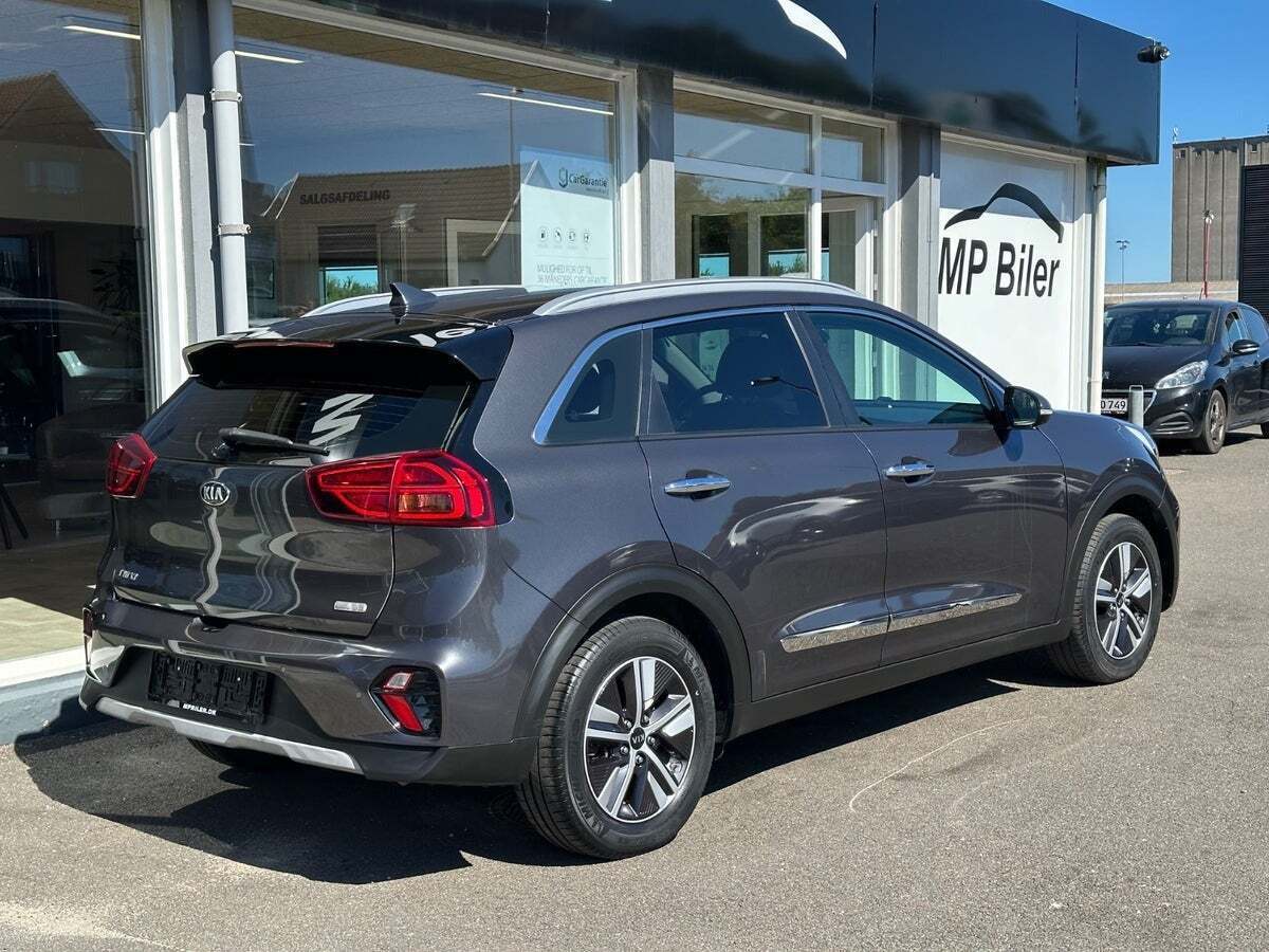 Grå Kia Niro fra 2020