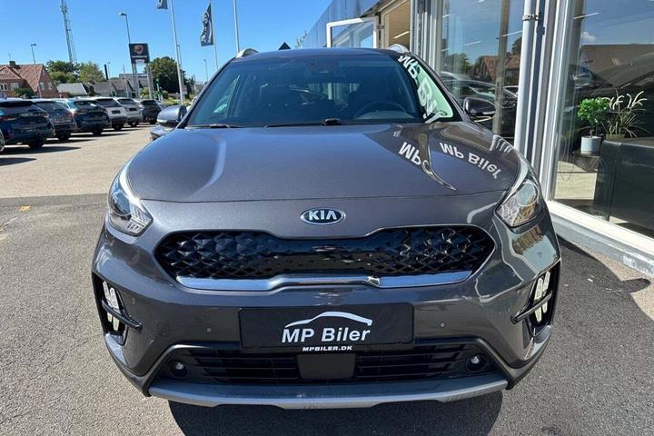Grå Kia Niro fra 2020