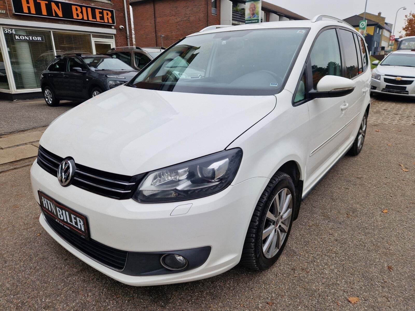 Hvid VW Touran fra 2012