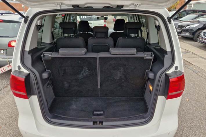 Hvid VW Touran fra 2012