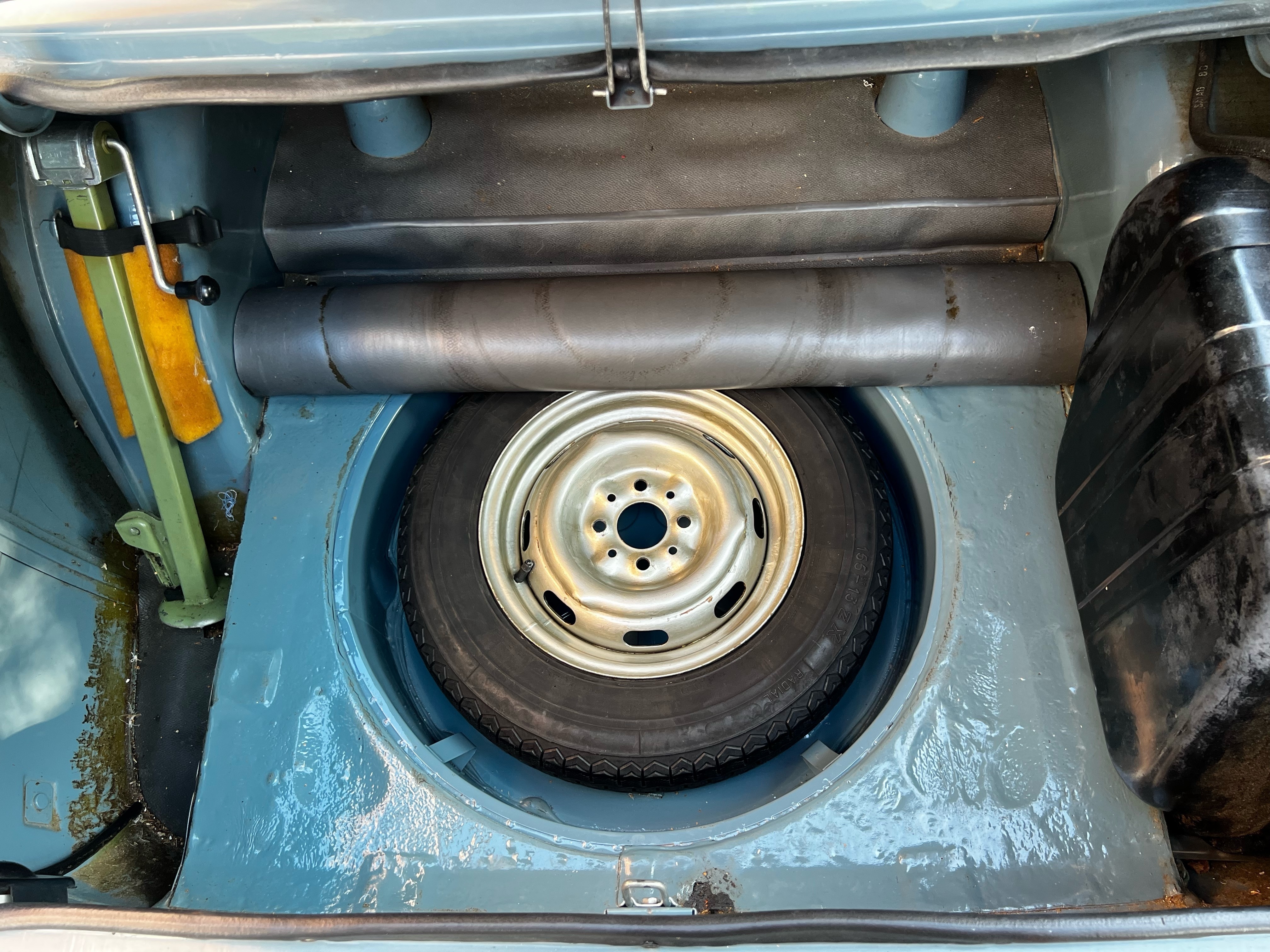 Blå Fiat 1200 fra 1968