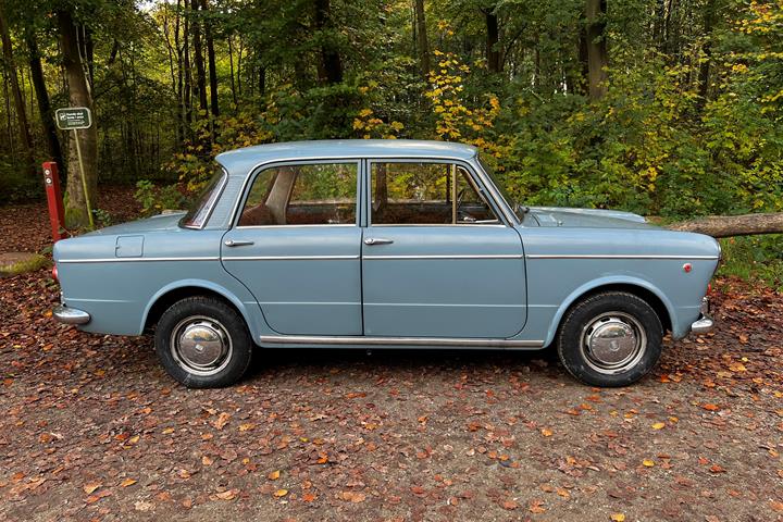 Blå Fiat 1200 fra 1968