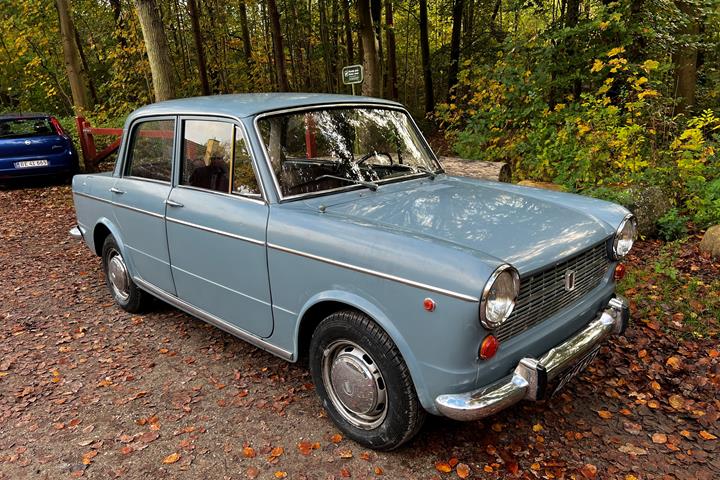 Blå Fiat 1200 fra 1968