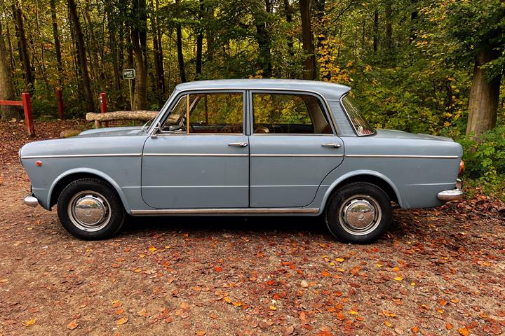 Blå Fiat 1200 fra 1968