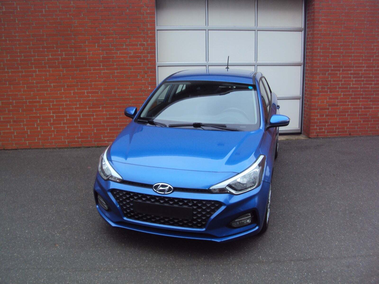 Blå Hyundai i20 fra 2019