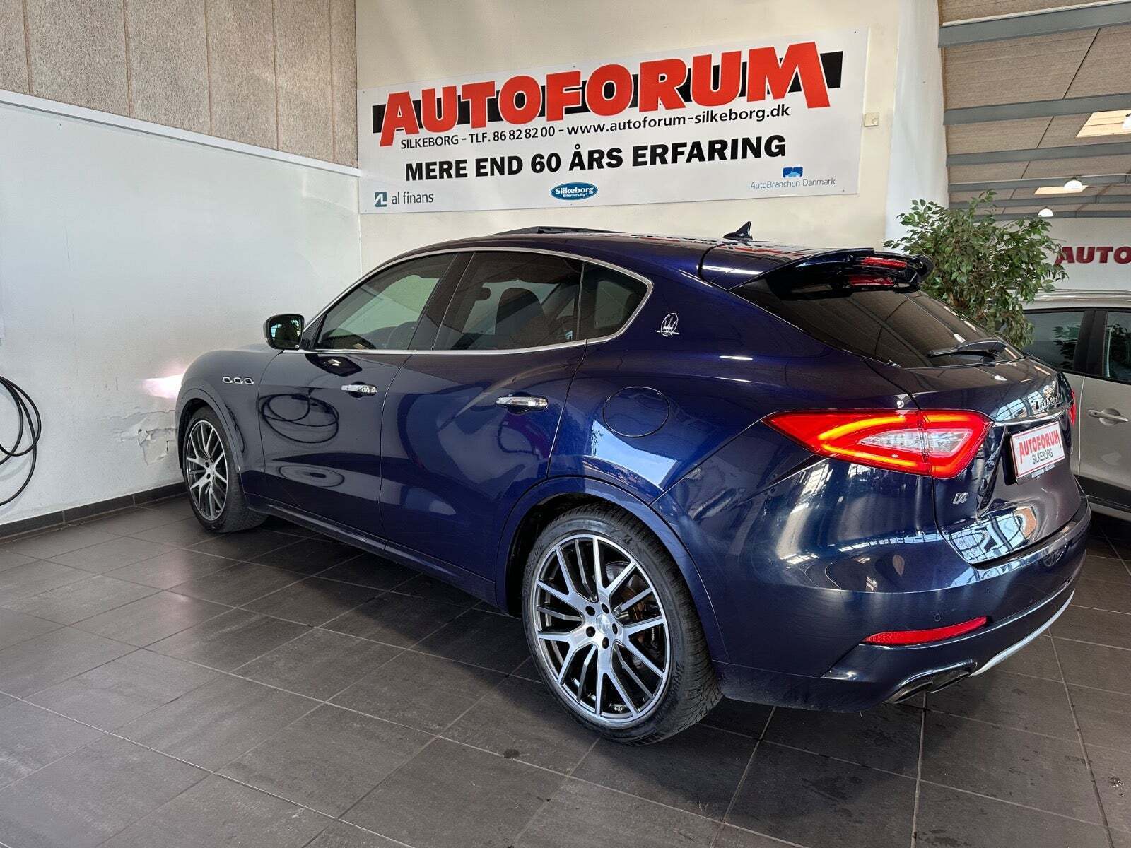Blå Maserati Levante fra 2017