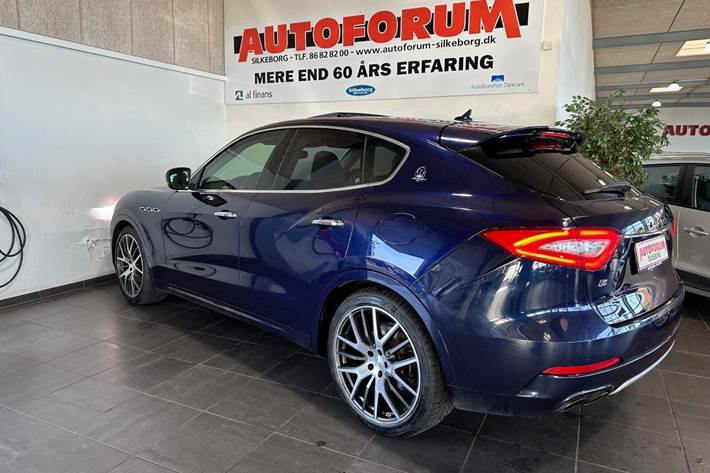 Blå Maserati Levante fra 2017