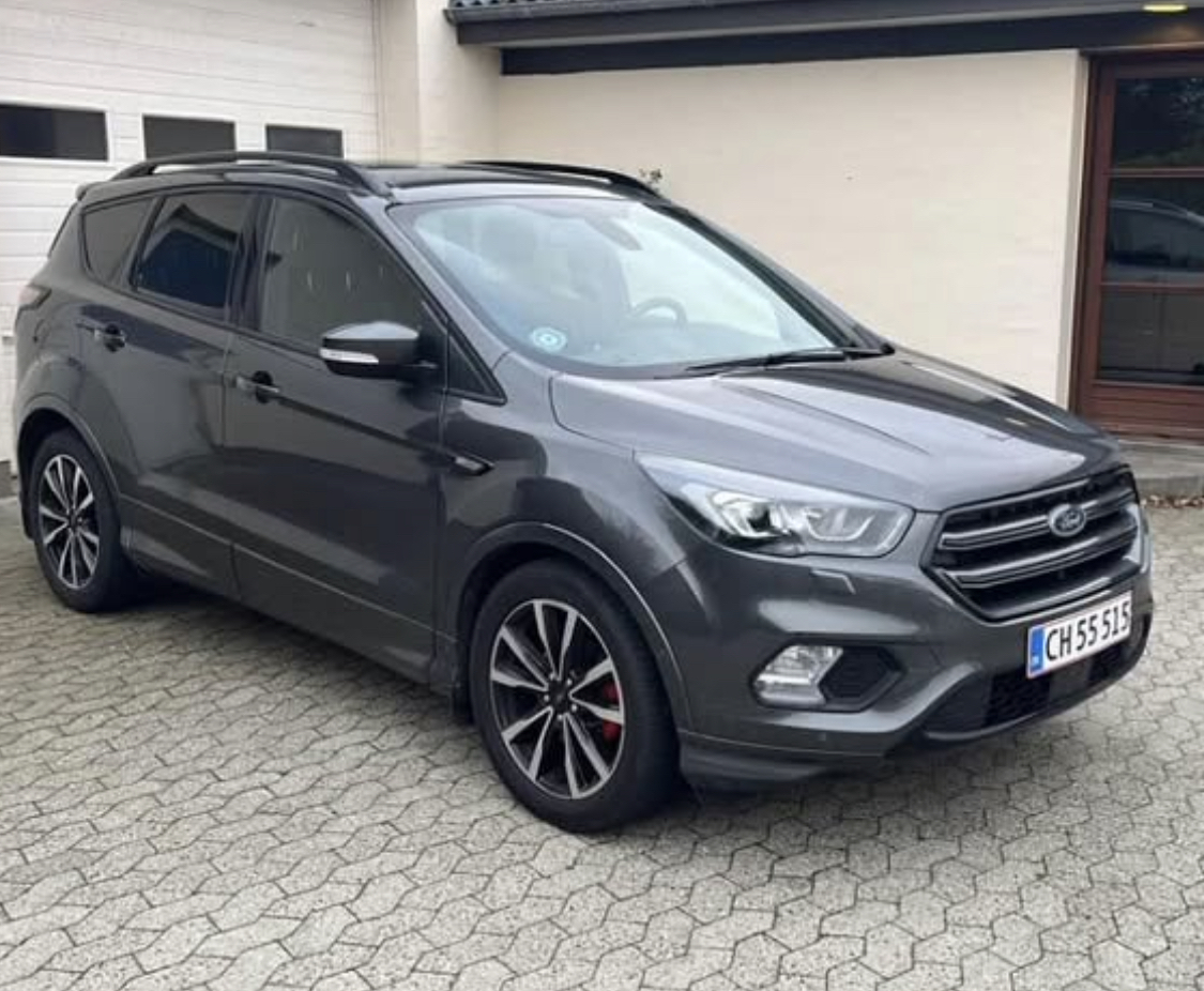 Grå Ford Kuga fra 2019