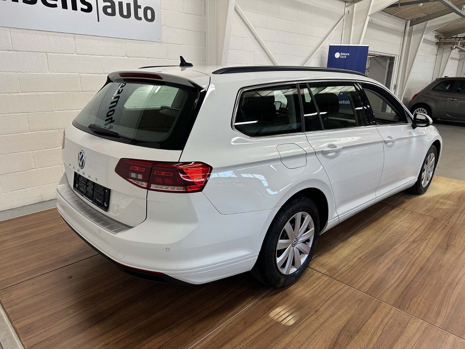 Hvid VW Passat fra 2020