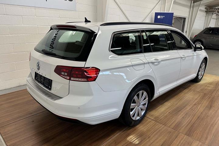 Hvid VW Passat fra 2020