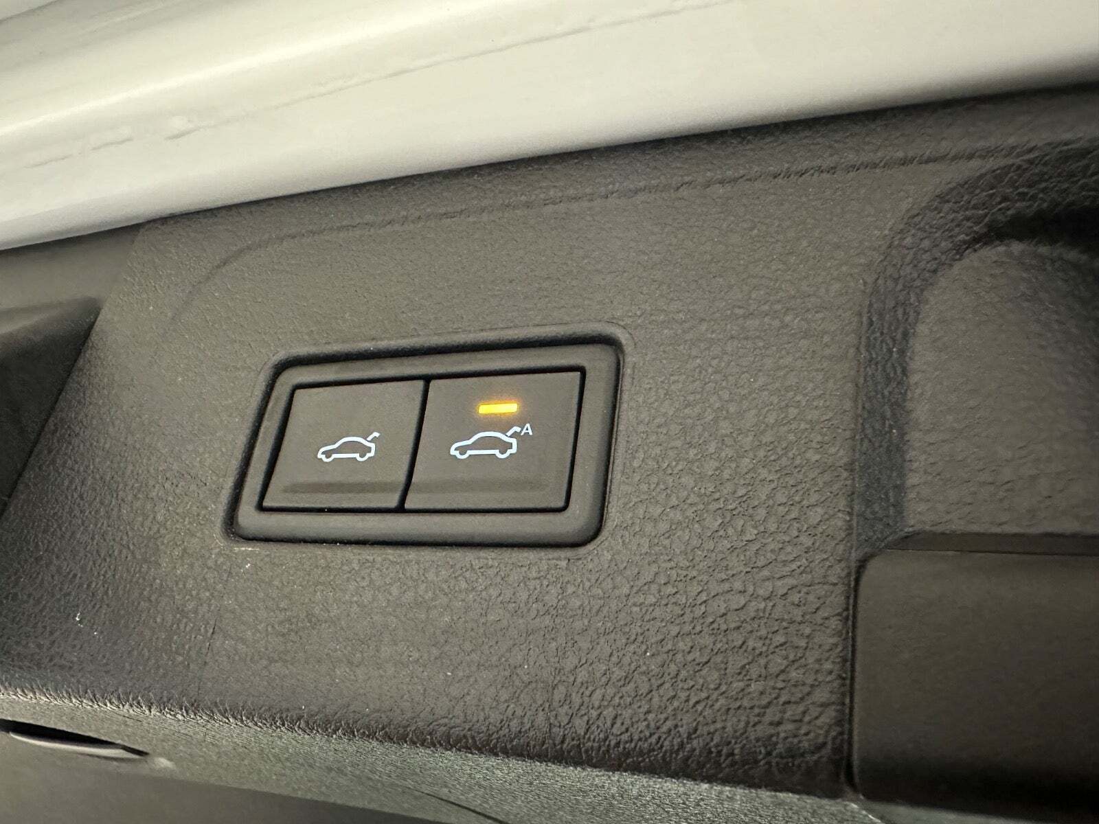 Hvid VW Passat fra 2020 set indefra