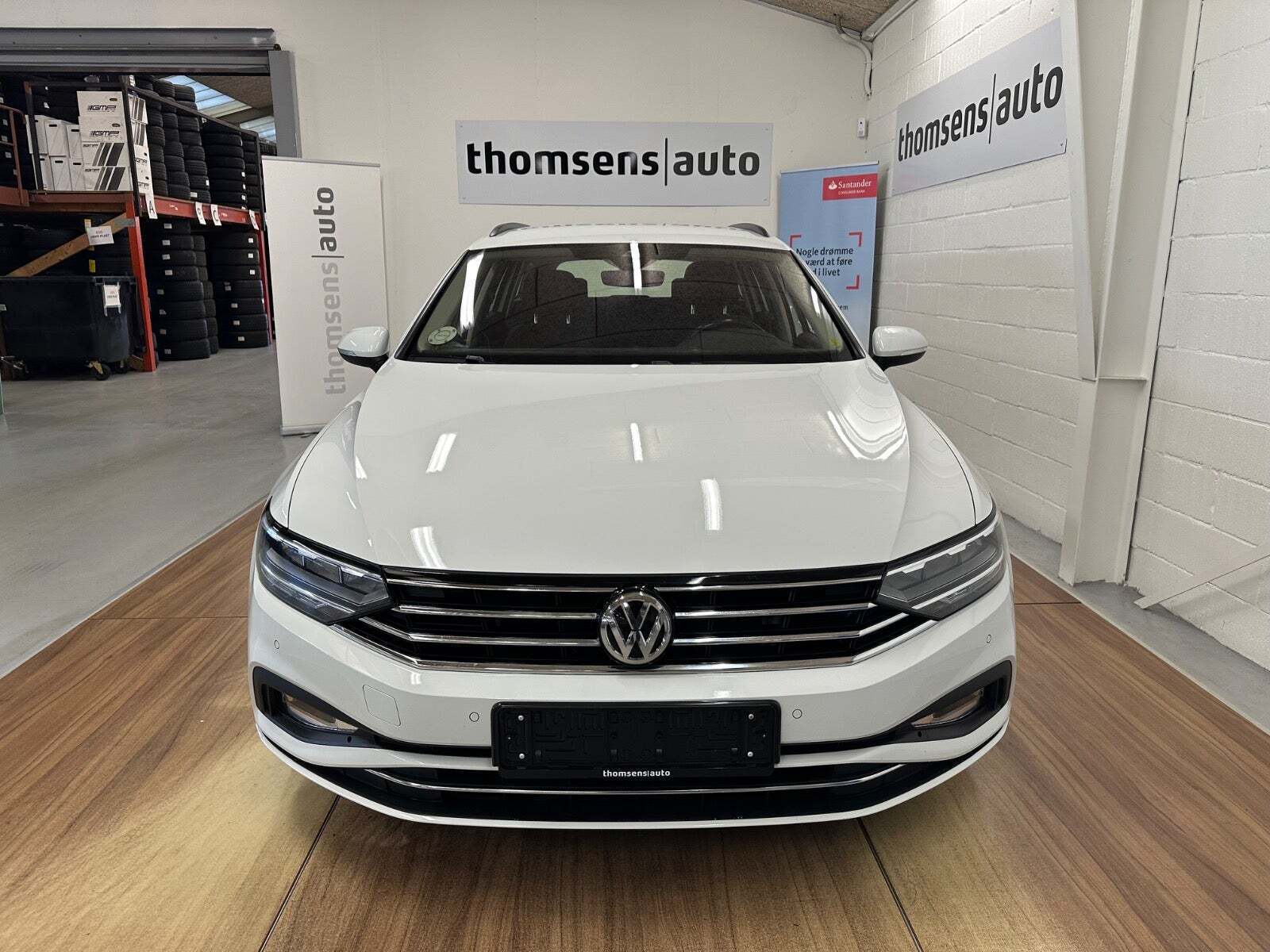 Hvid VW Passat fra 2020