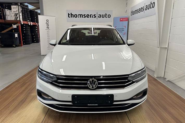 Hvid VW Passat fra 2020