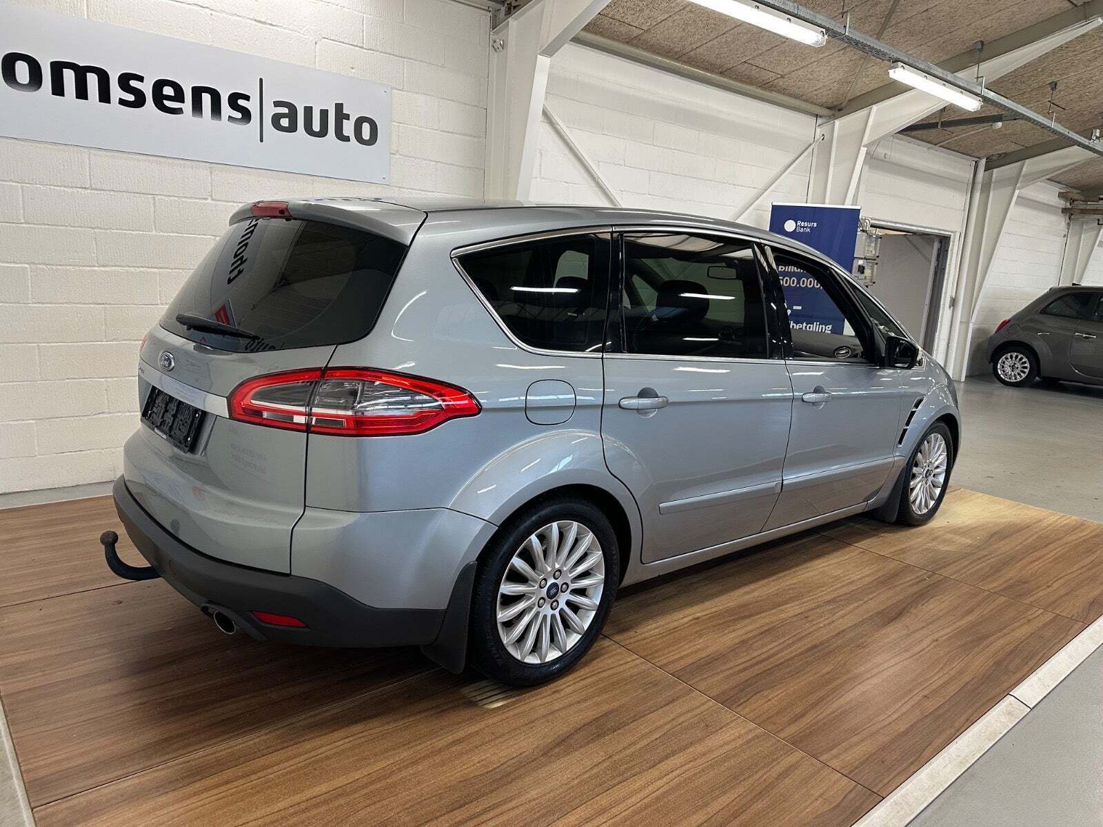 Sølv Ford S-MAX fra 2010