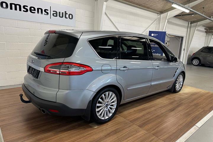 Sølv Ford S-MAX fra 2010