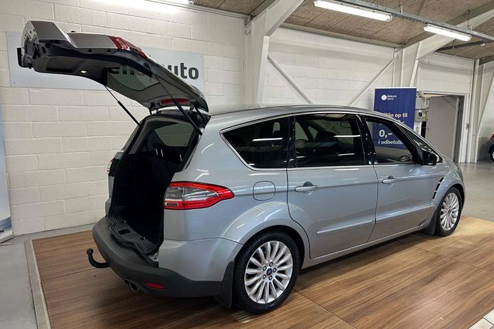 Sølv Ford S-MAX fra 2010
