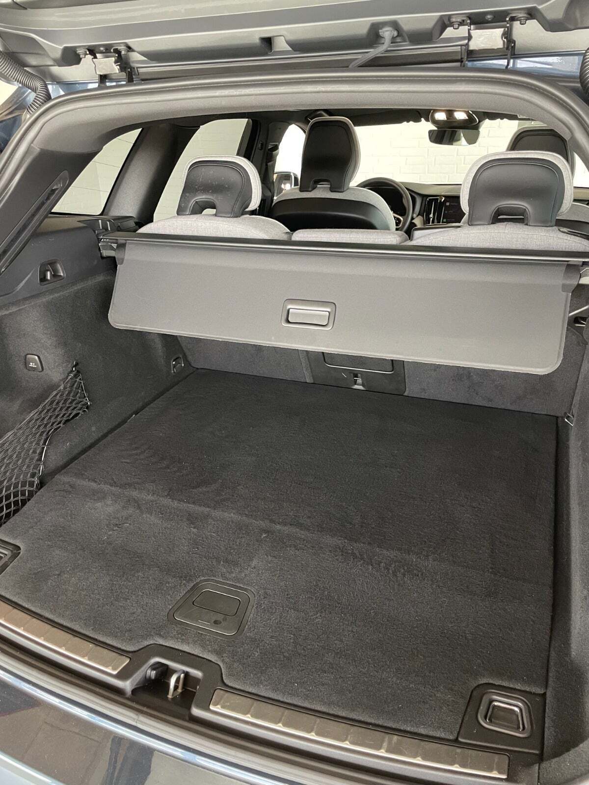 Blå Volvo XC60 fra 2023