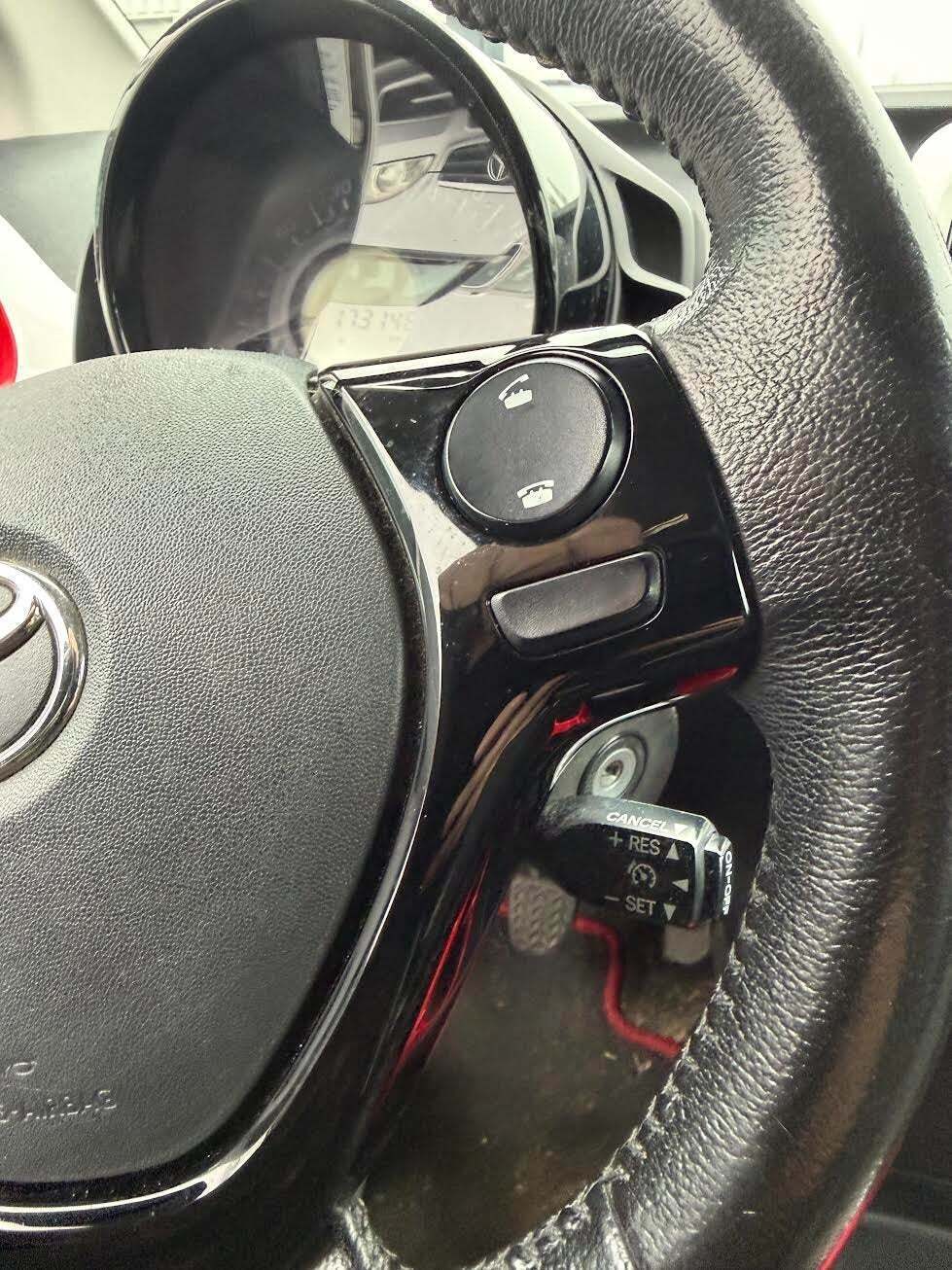 Hvid Toyota Aygo fra 2015