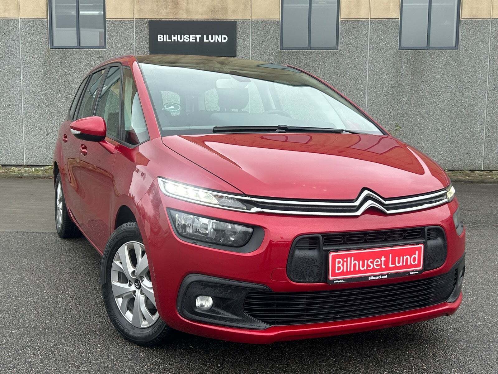 Rød Citroën Grand C4 Picasso fra 2018 set udefra