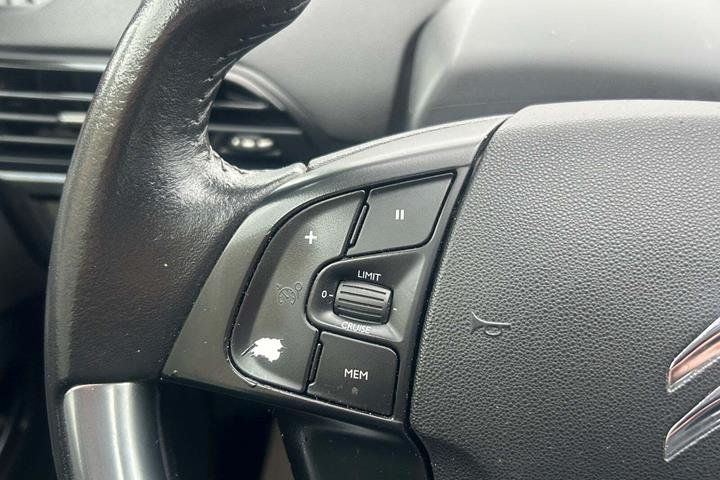 Rød Citroën Grand C4 Picasso fra 2018