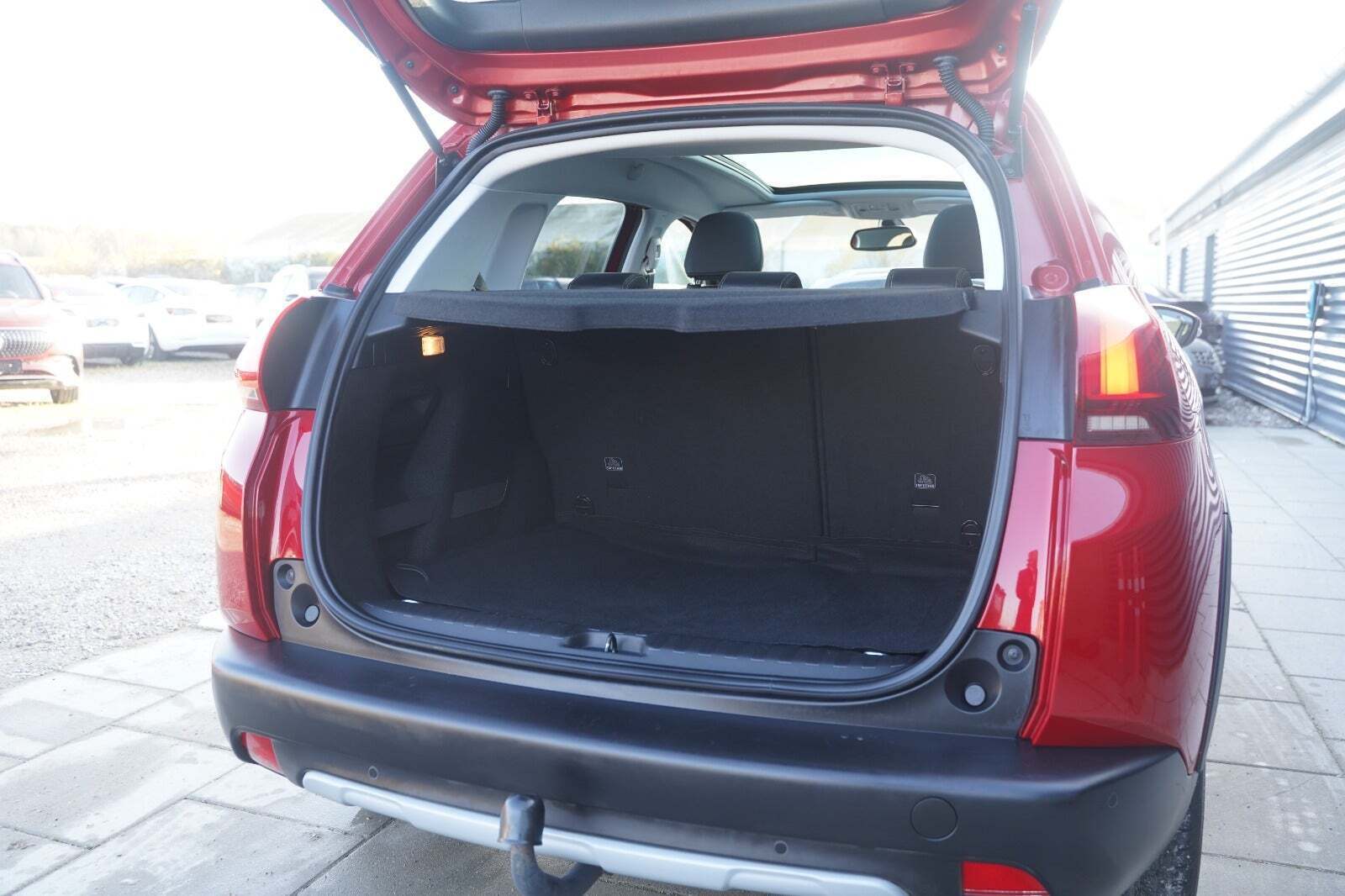 Rød Peugeot 2008 fra 2019