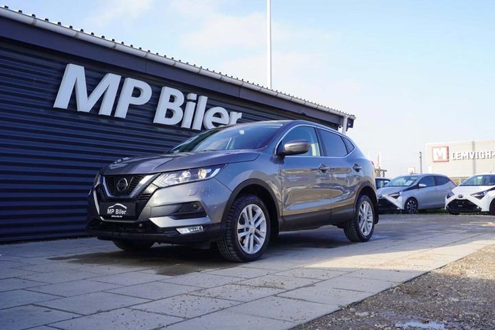Grå Nissan Qashqai fra 2018 set udefra