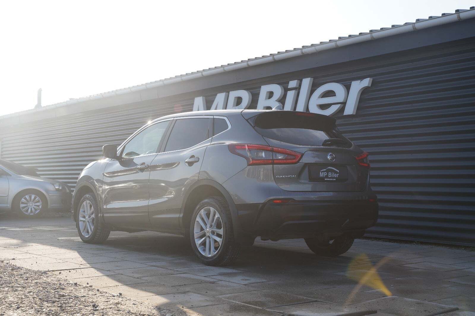 Grå Nissan Qashqai fra 2018