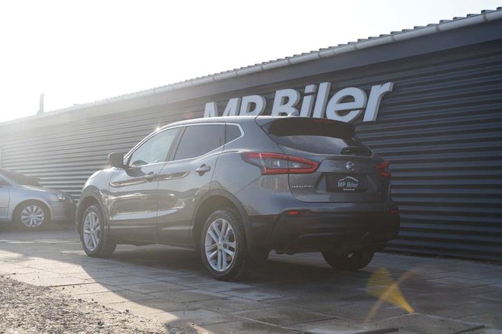 Grå Nissan Qashqai fra 2018