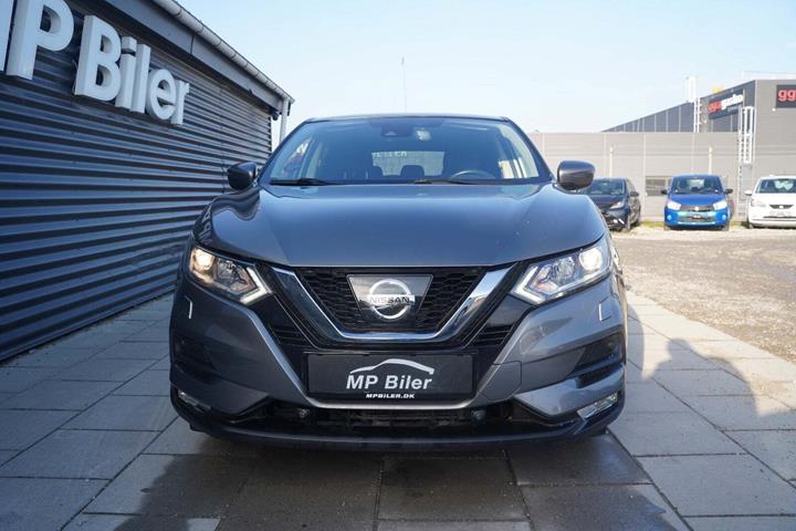 Grå Nissan Qashqai fra 2018