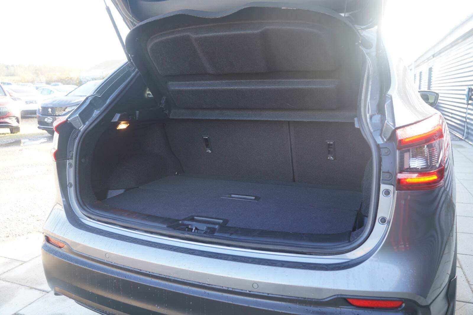 Grå Nissan Qashqai fra 2018