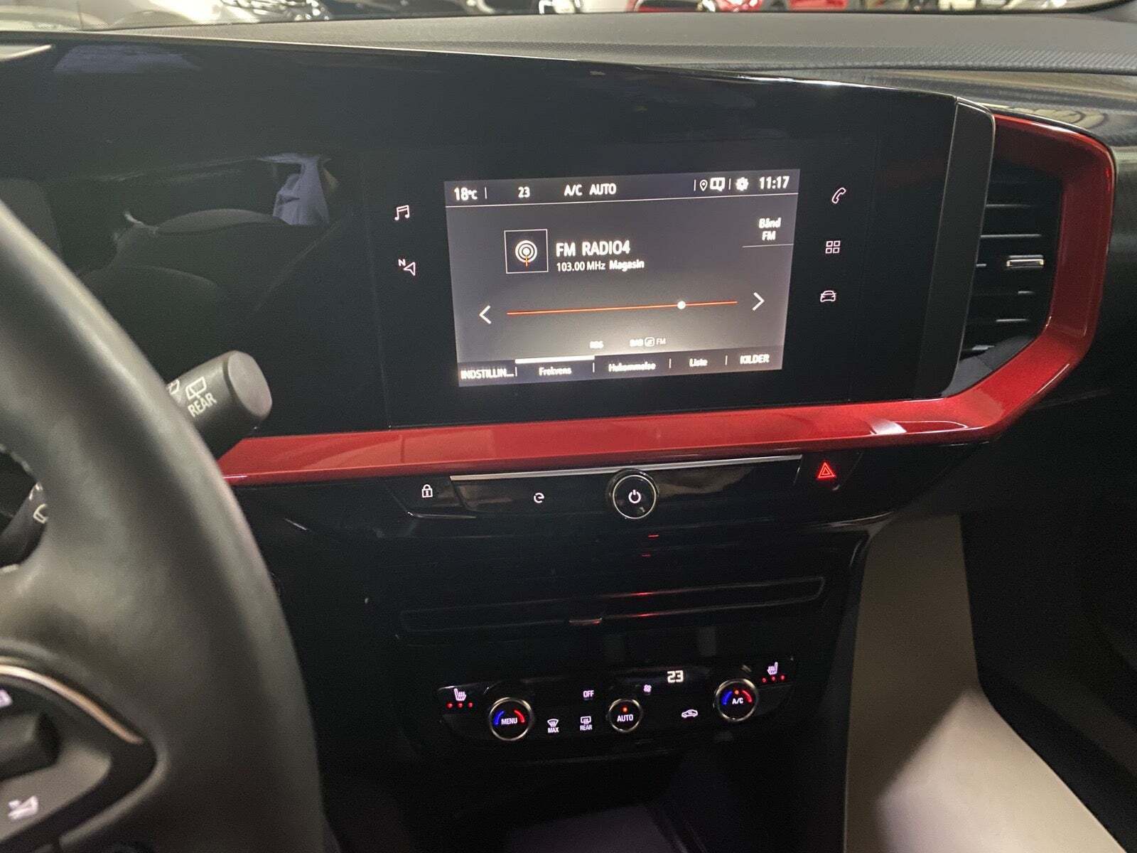 Sort Opel Mokka-e fra 2023