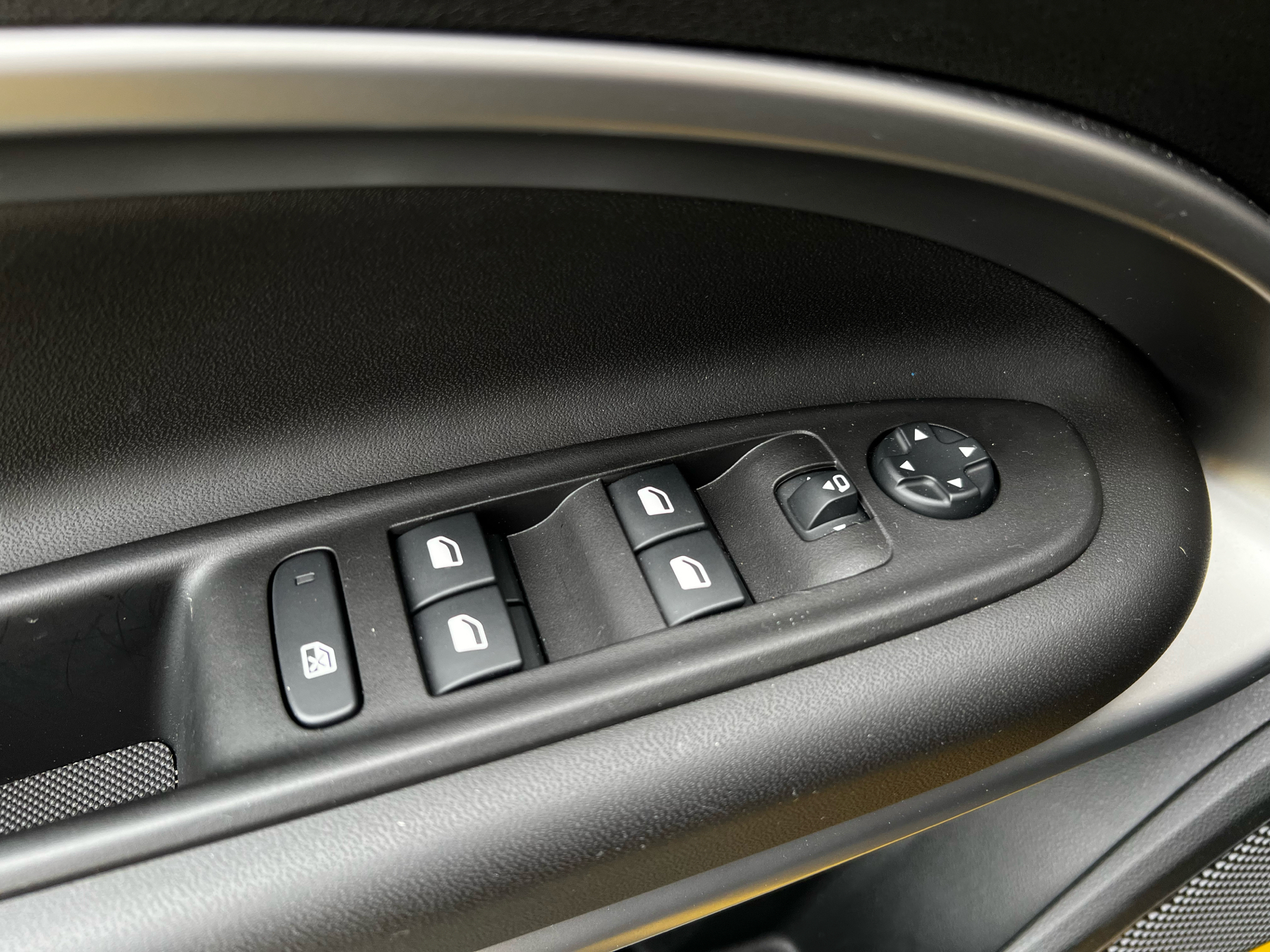 Gul Jeep Avenger fra 2025