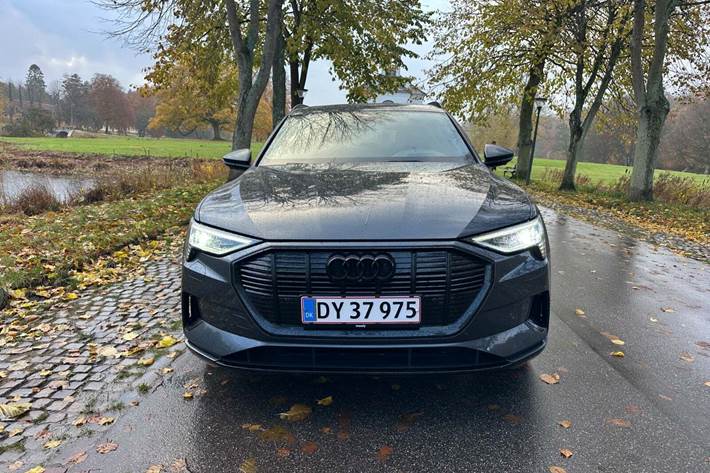 Grå Audi e-tron fra 2020