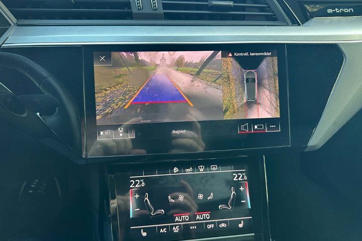 Grå Audi e-tron fra 2020