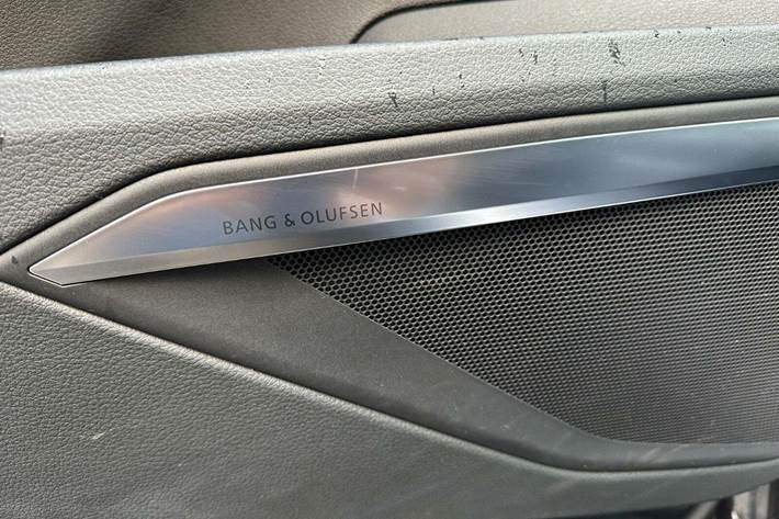 Grå Audi e-tron fra 2020