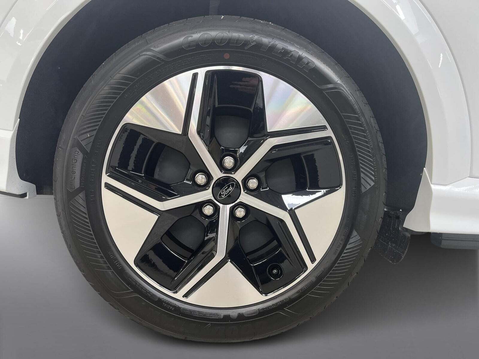 Hvid Ford Puma fra 2025