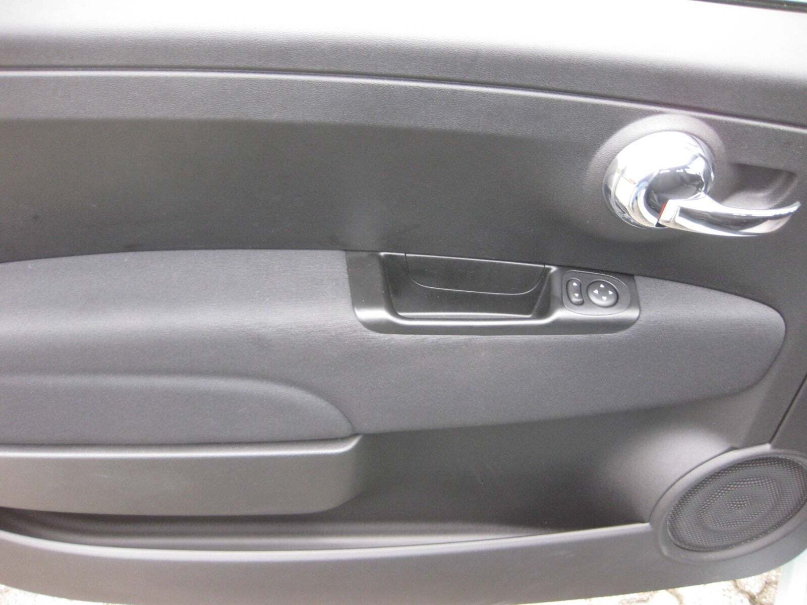 Blå Fiat 500C fra 2024