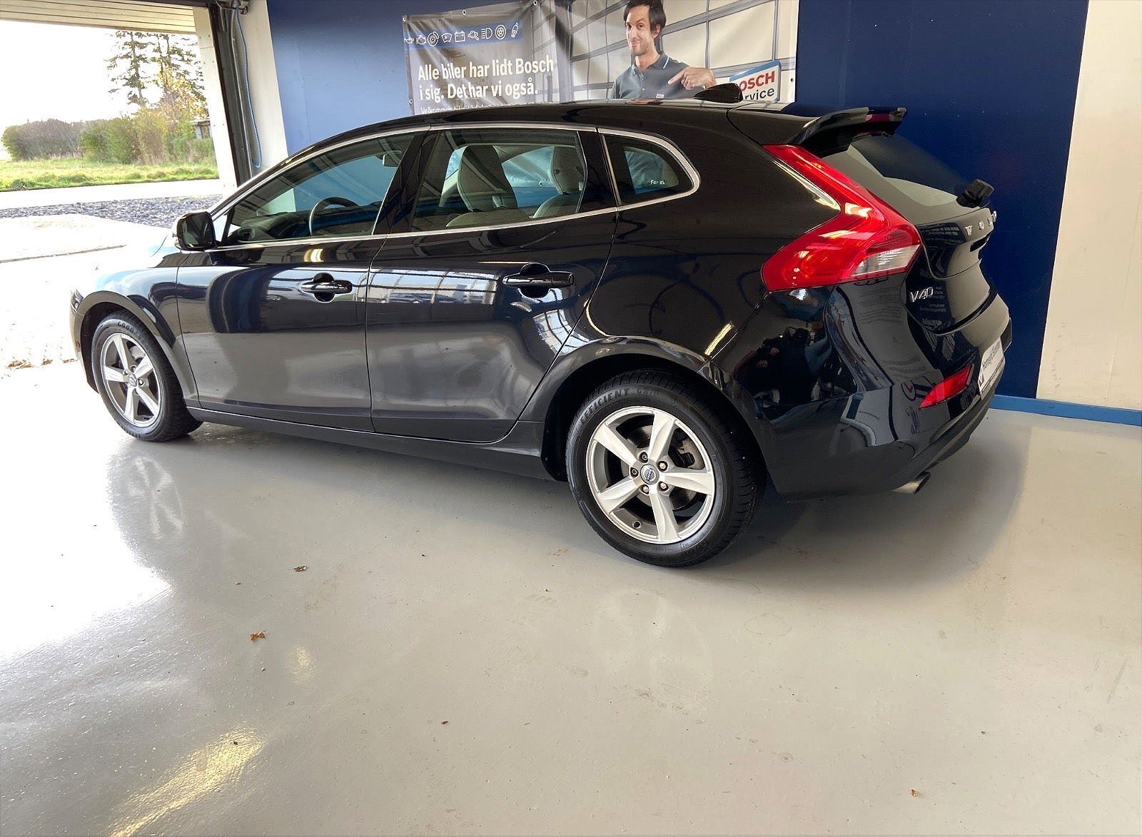 Sort Volvo V40 fra 2012