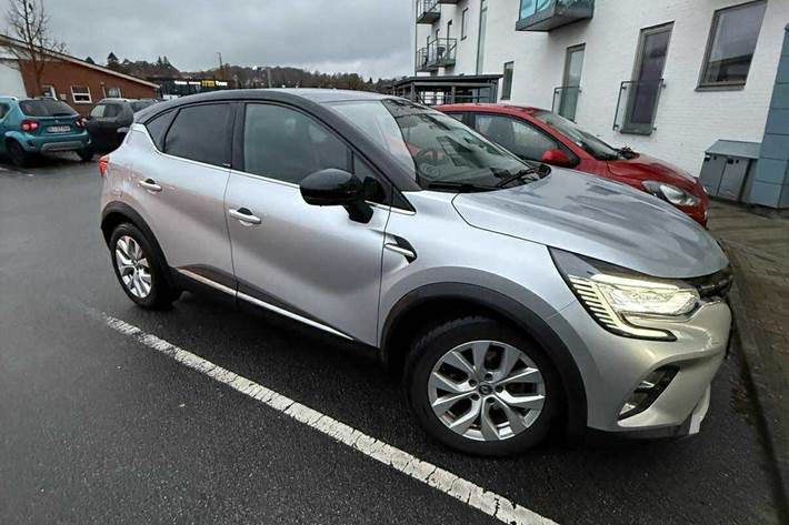 Grå Renault Captur fra 2020