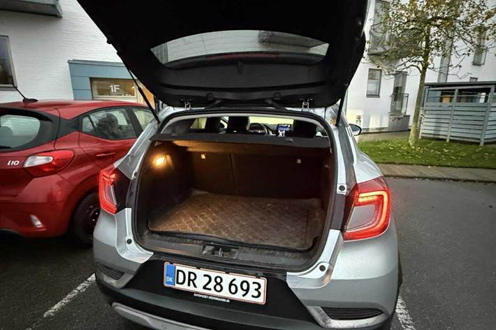 Grå Renault Captur fra 2020